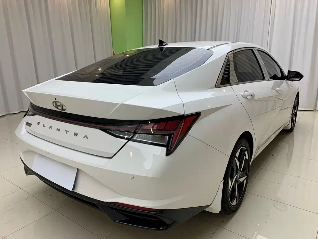 Hyundai Elantra 2022