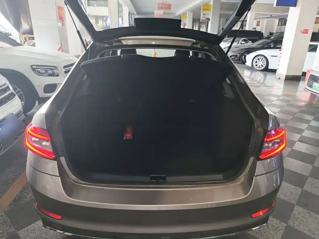 Skoda Octavia 2018 — фото 19
