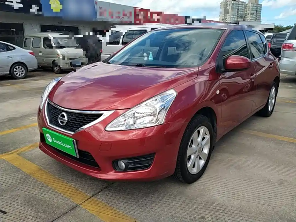 Nissan Tiida 2015 — фото 1
