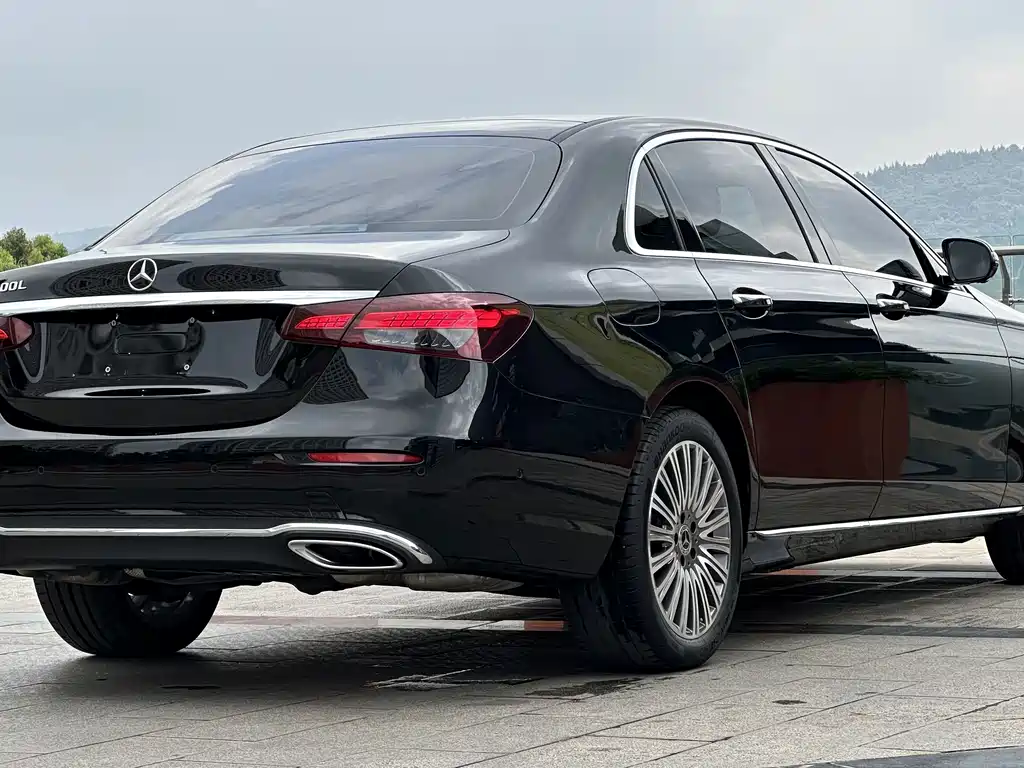 Mercedes-Benz E-Class 2022 — фото 11