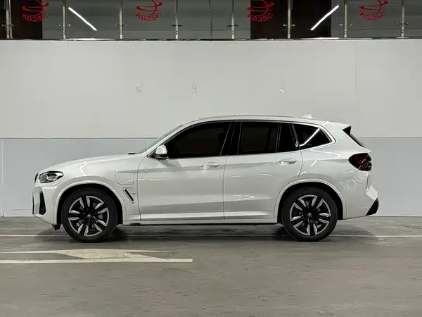BMW iX3 2024