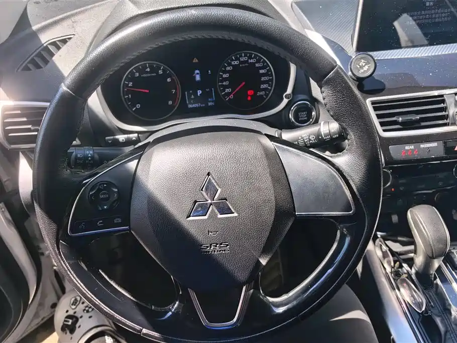 Mitsubishi Eclipse Cross 2019 — фото 15