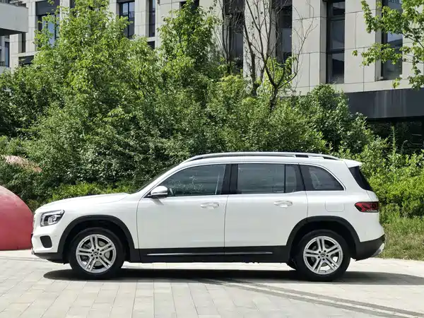 Mercedes-Benz GLB 2023