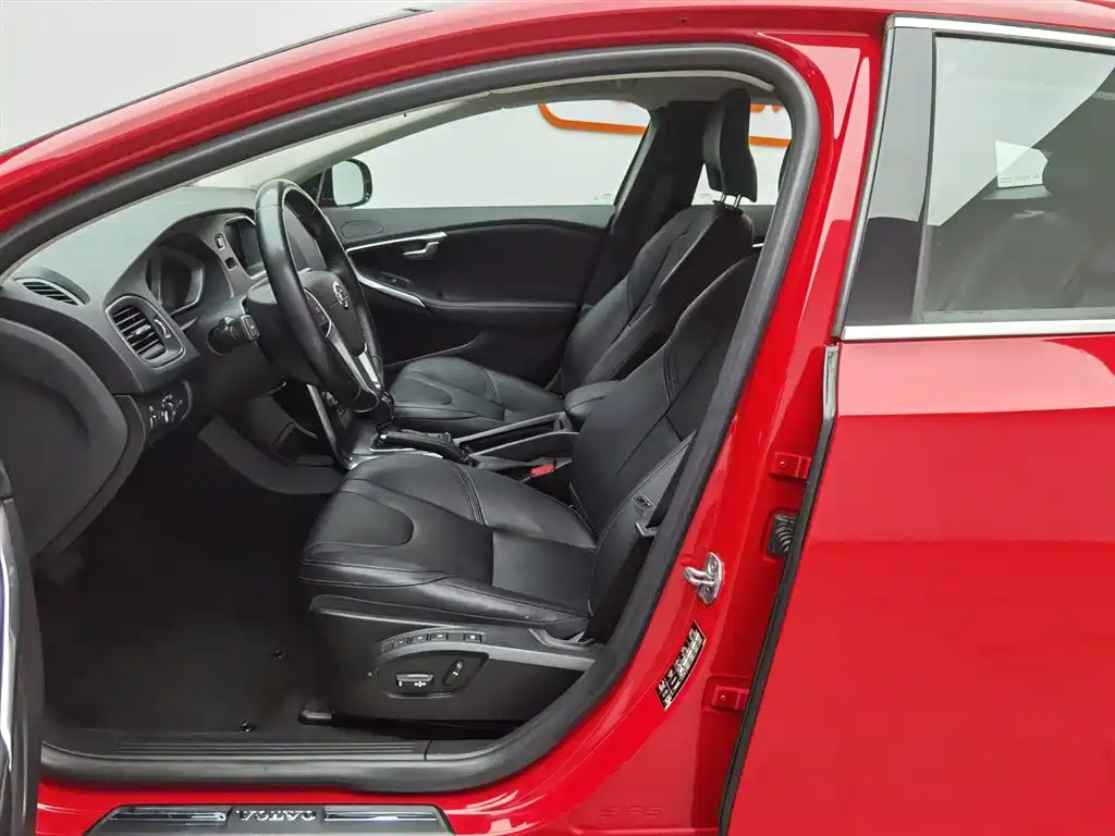 Volvo V40 2015 — фото 10