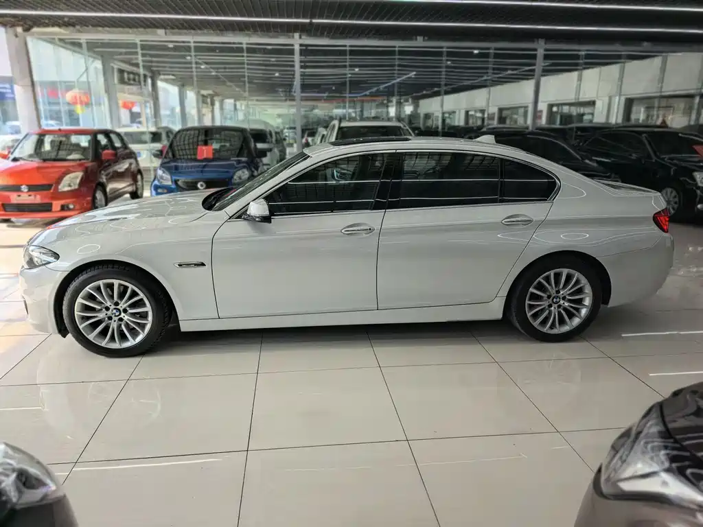 BMW 5 Series 2017 — фото 2