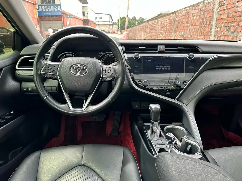 Toyota Camry 2019 — фото 9