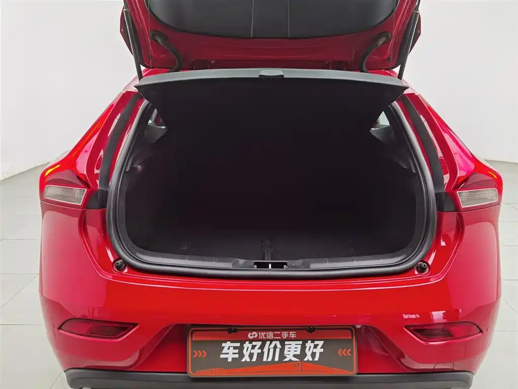 Volvo V40 2015 — фото 16