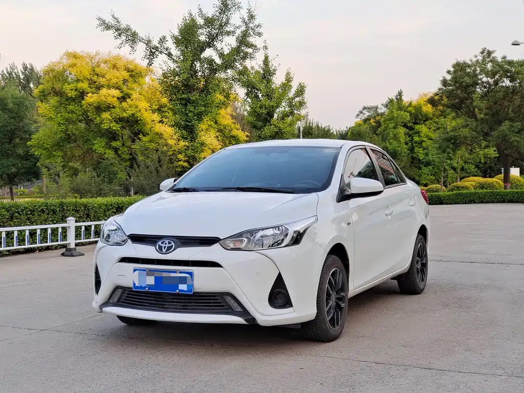 Toyota Yaris L 2019 — фото 1