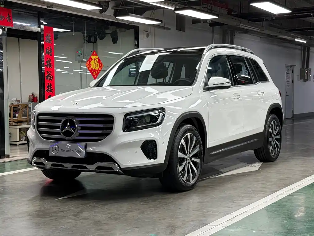 Mercedes-Benz GLB 2024 — фото 1