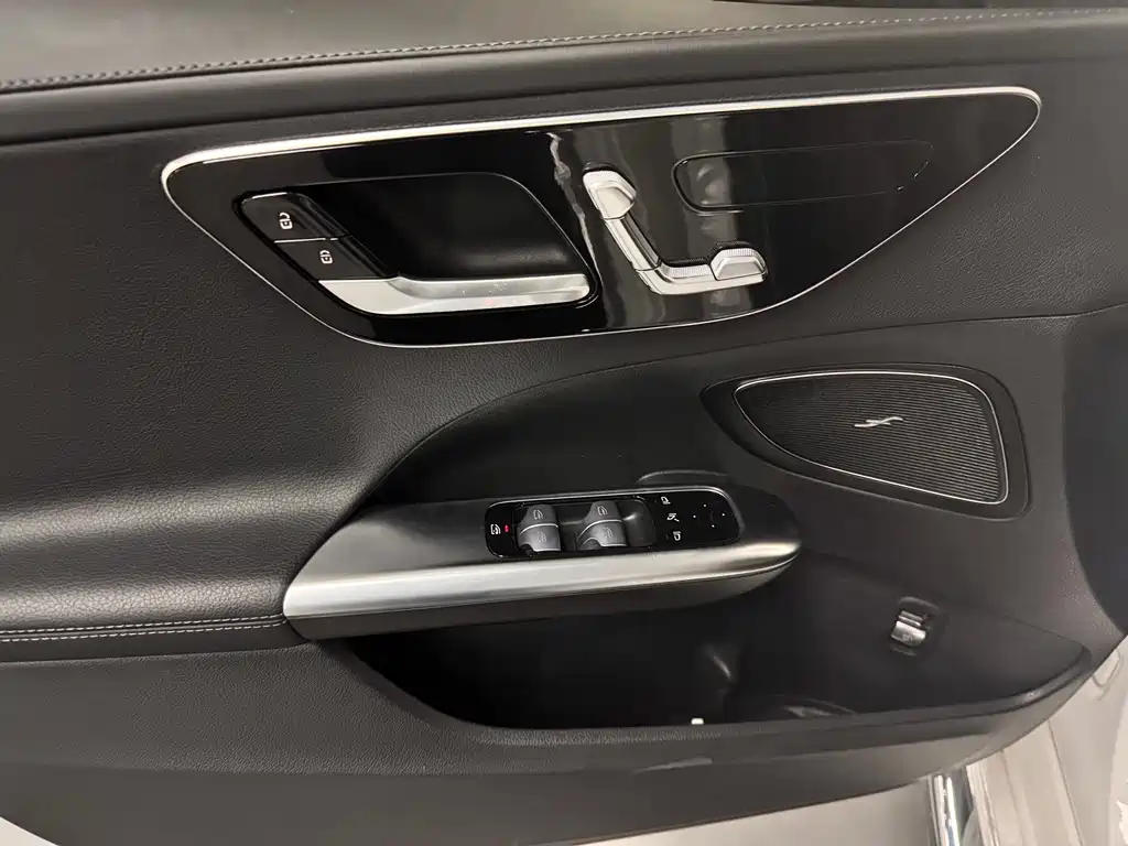 Mercedes-Benz C-Class 2023 — фото 8