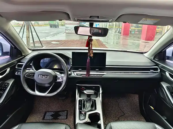 Geely Emgrand 2023