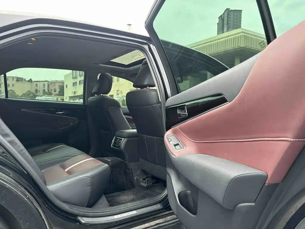 Toyota Crown 2017 — фото 17
