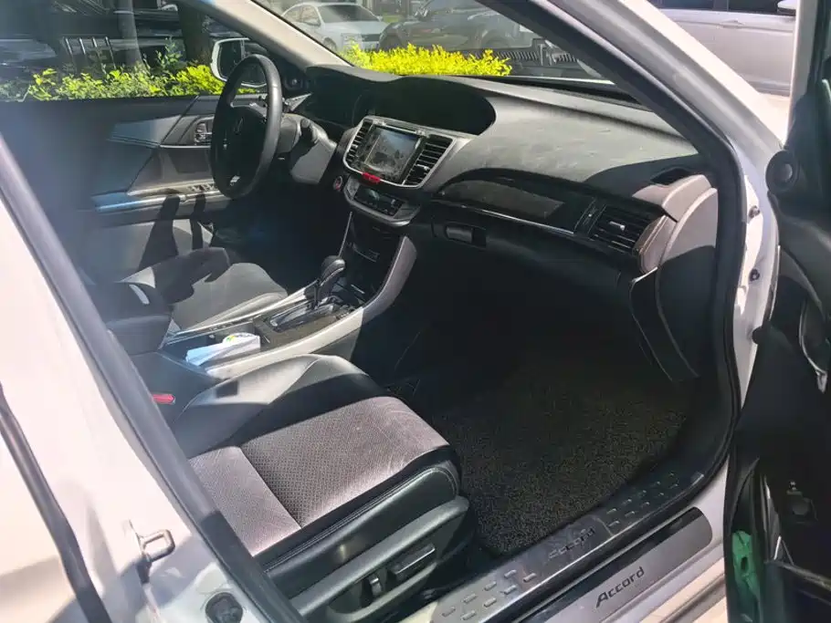 Honda Accord 2015 — фото 8