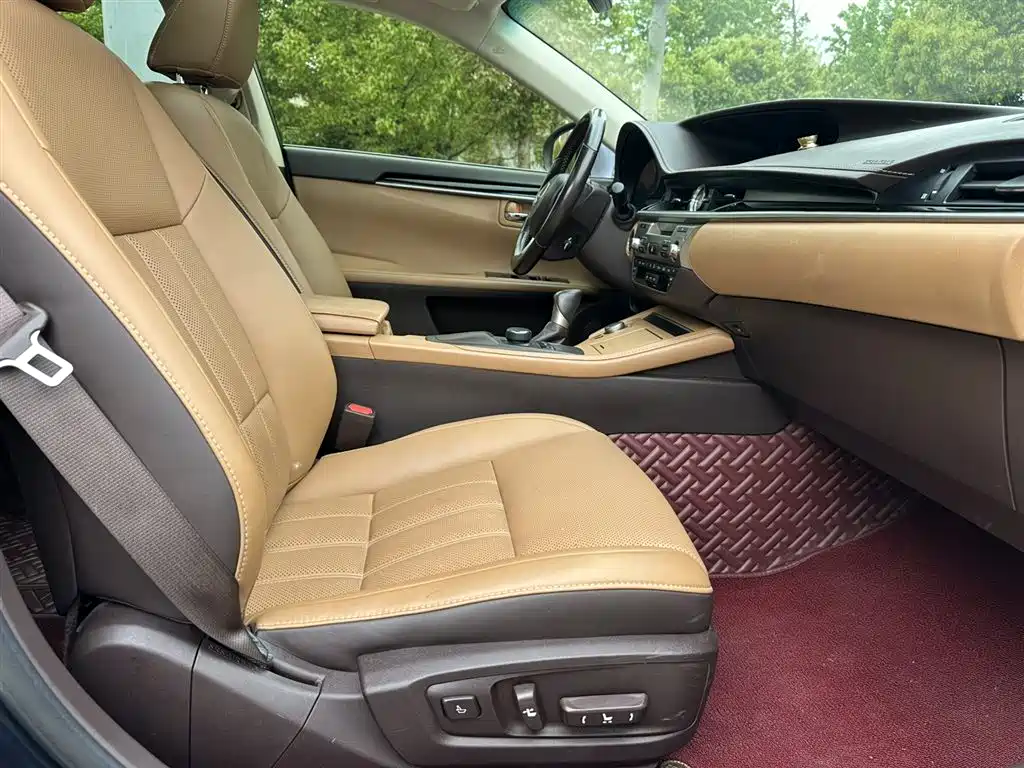 Lexus ES 2017 — фото 13