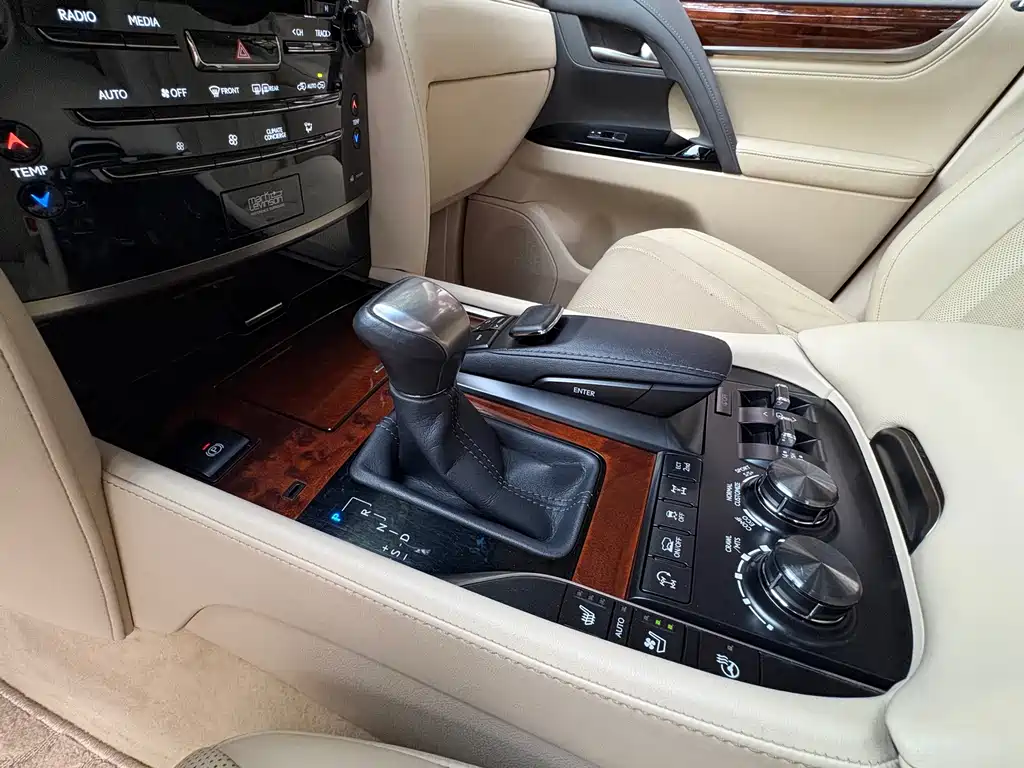 Lexus LX 2016 — фото 15
