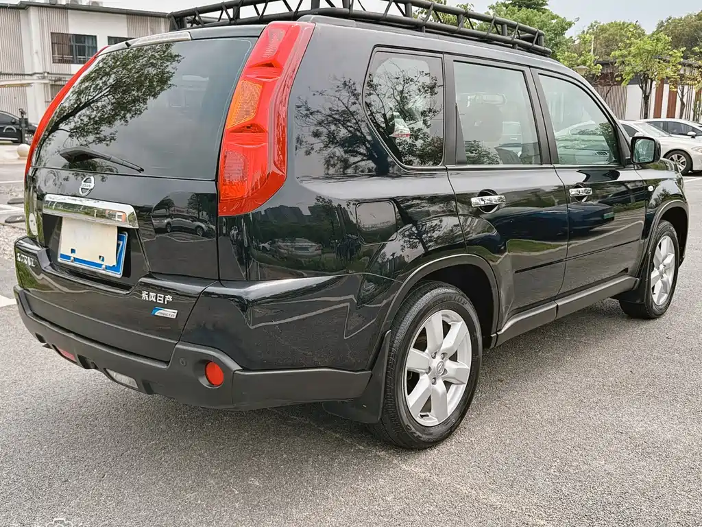 Nissan X-Trail 2010 — фото 14