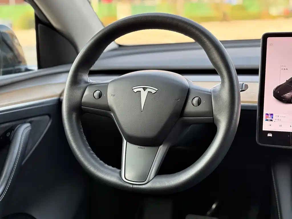 Tesla Model Y 2022 — фото 10
