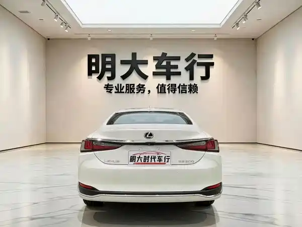 Lexus ES 2020