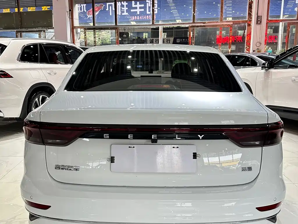 Geely Emgrand 2024