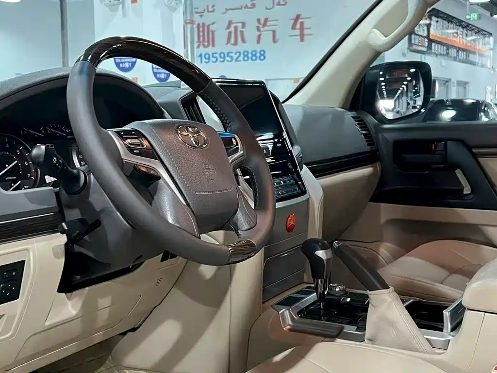 Toyota Land Cruiser 2019 — фото 7
