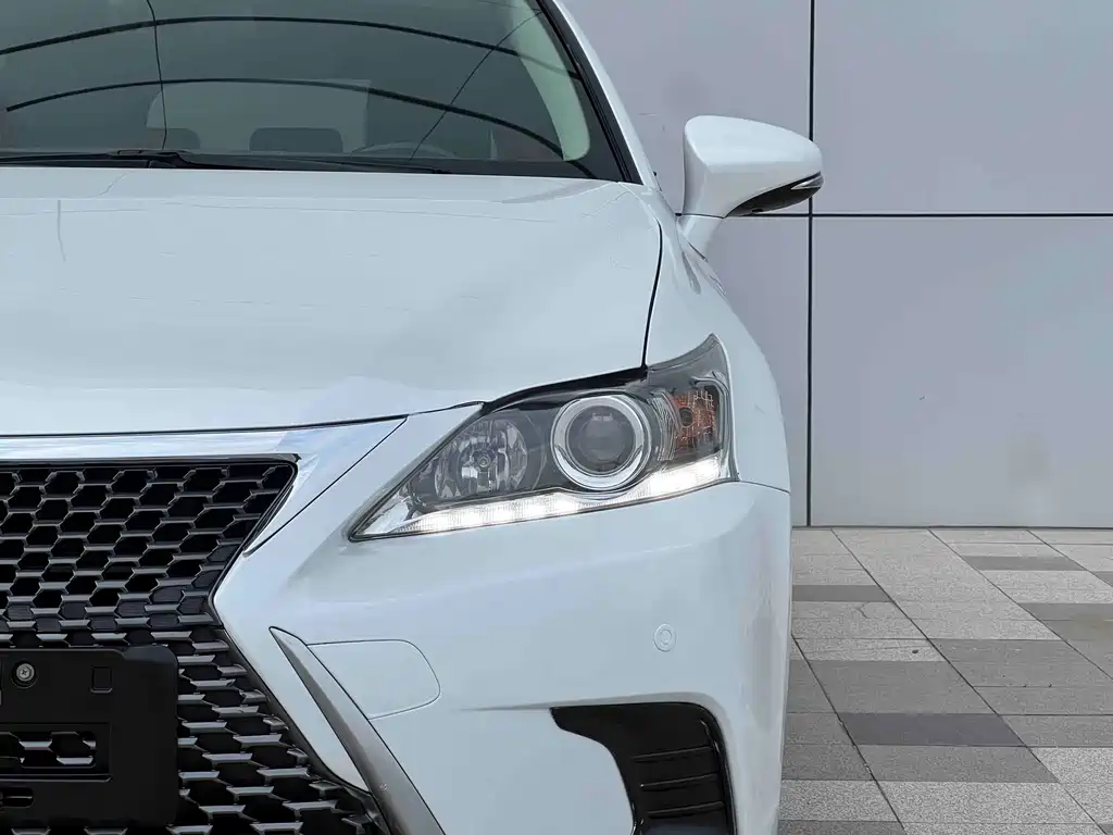Lexus CT 2017 — фото 30