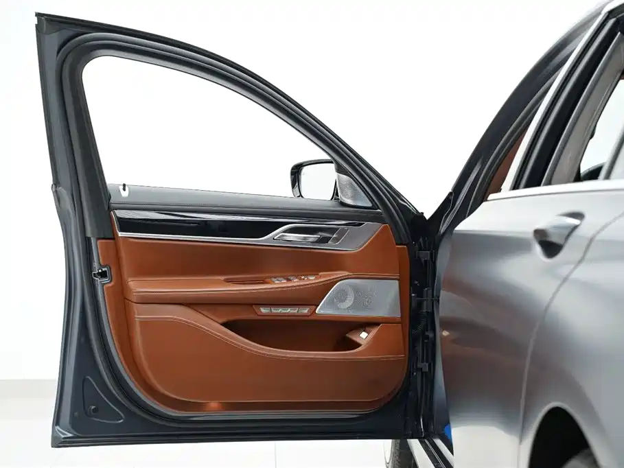 BMW 7 Series 2019 — фото 11