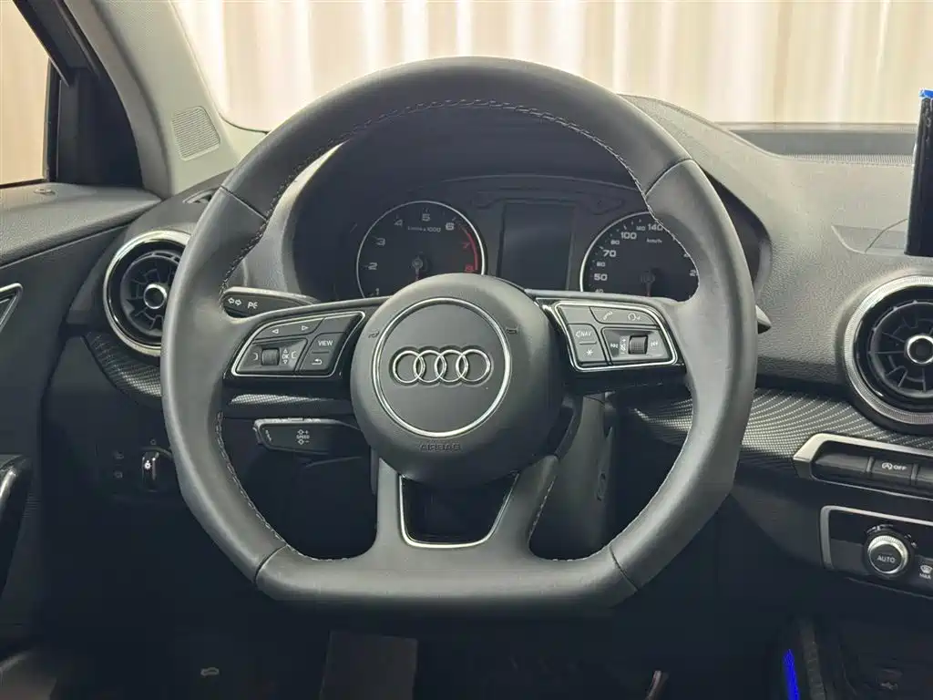 Audi Q2L 2024 — фото 13