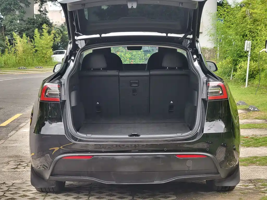 Tesla Model Y 2023 — фото 18