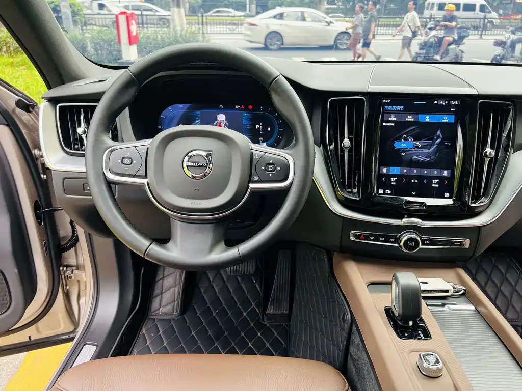 Volvo XC60 2025 — фото 15