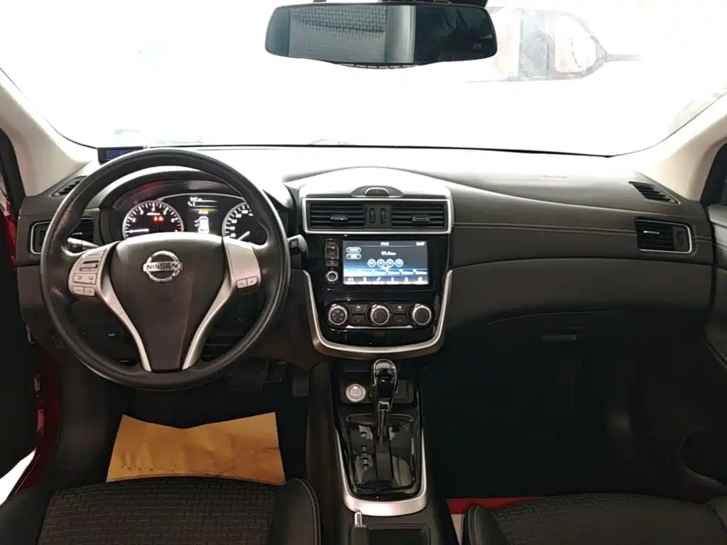 Nissan Tiida 2018 — фото 10