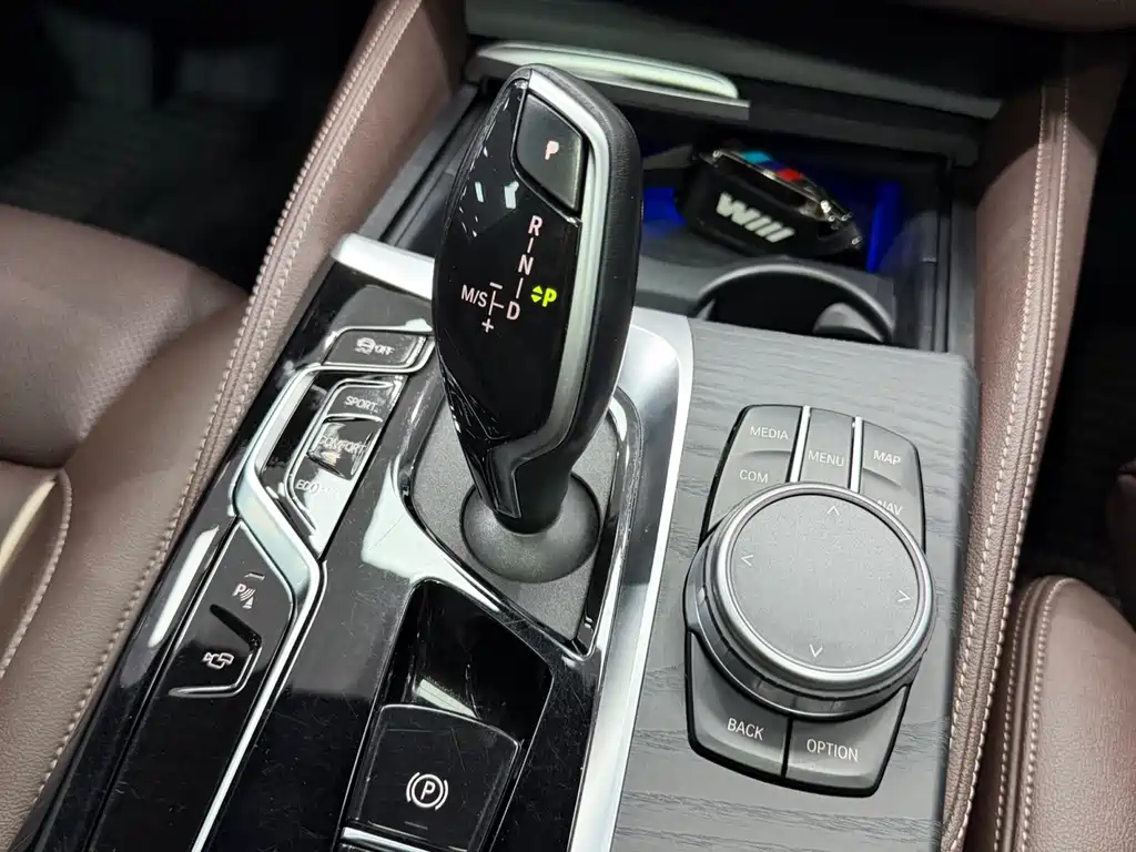 BMW 5 Series 2022 — фото 15