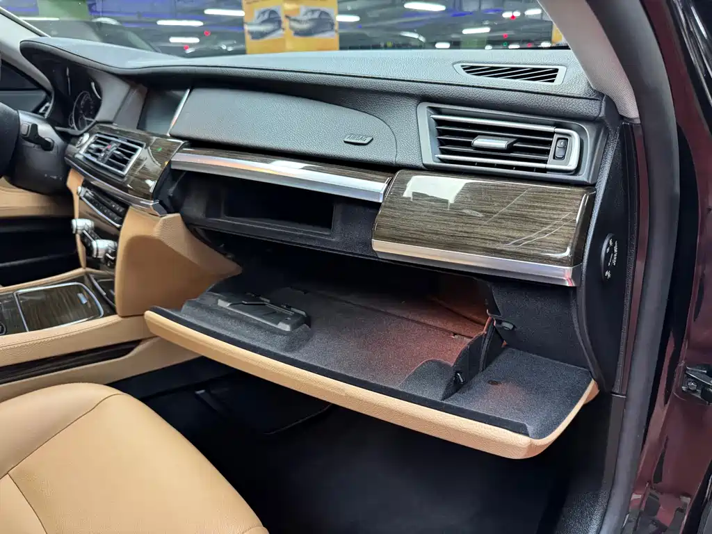 BMW 7 Series 2014 — фото 20