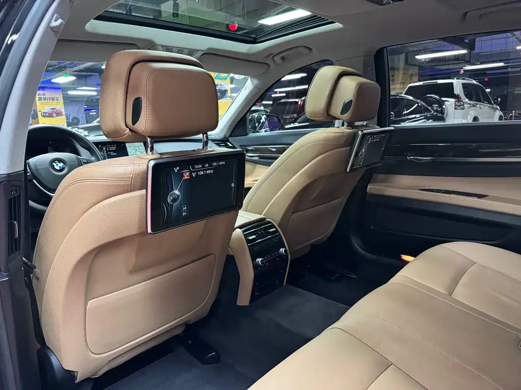 BMW 7 Series 2014 — фото 31