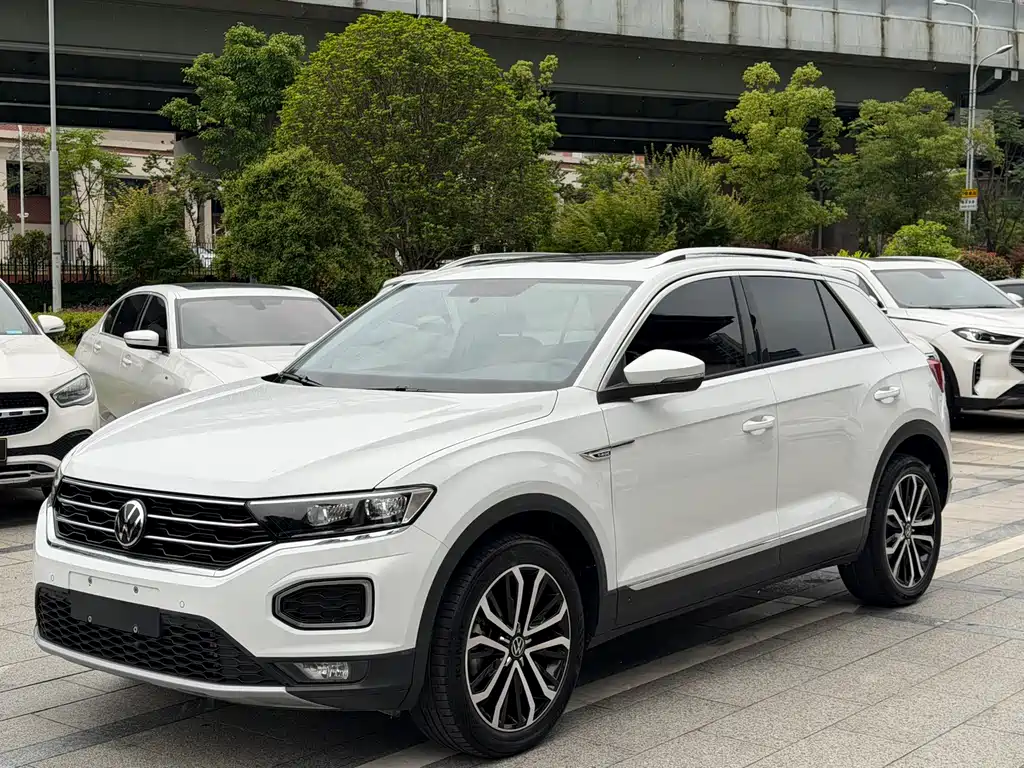 Volkswagen T-Roc 2022 — фото 1