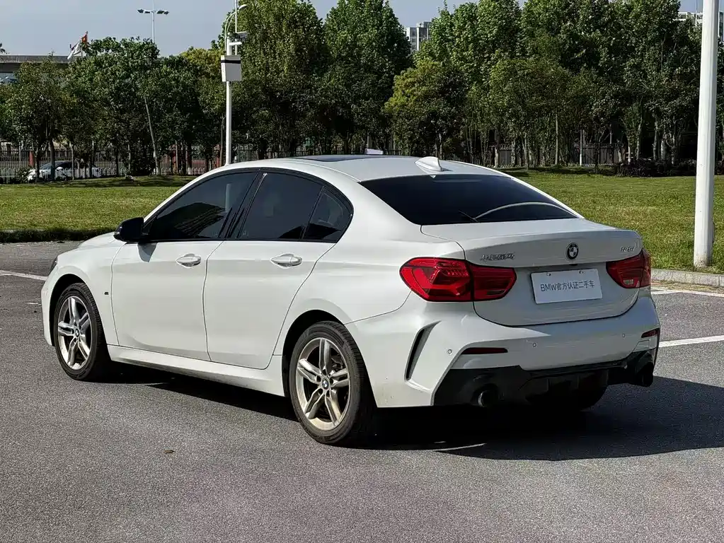 BMW 1 Series 2021 — фото 10