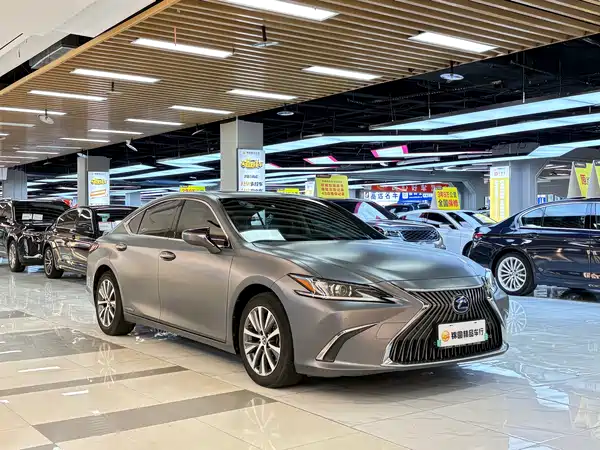 Lexus ES 2020