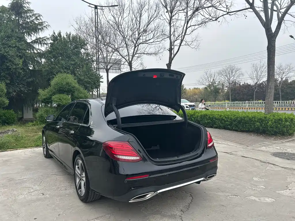 Mercedes-Benz E-Class 2020 — фото 16