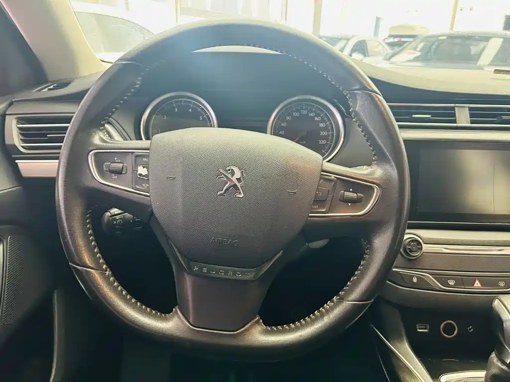 Peugeot 408 2016 — фото 15