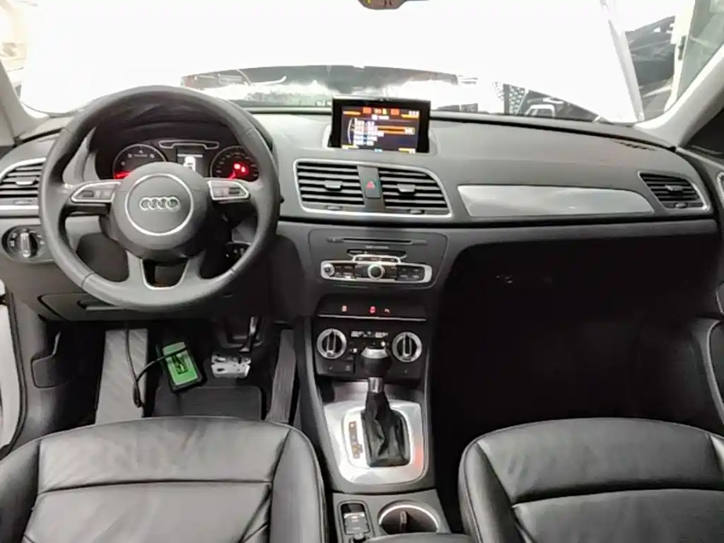 Audi Q3 2015 — фото 10