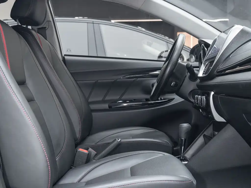 Toyota Yaris L 2023 — фото 16