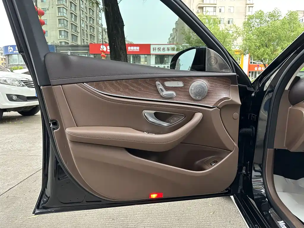 Mercedes-Benz E-Class 2023 — фото 15