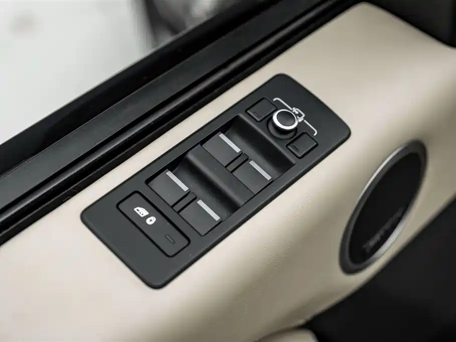 Land Rover Discovery 2019 — фото 18