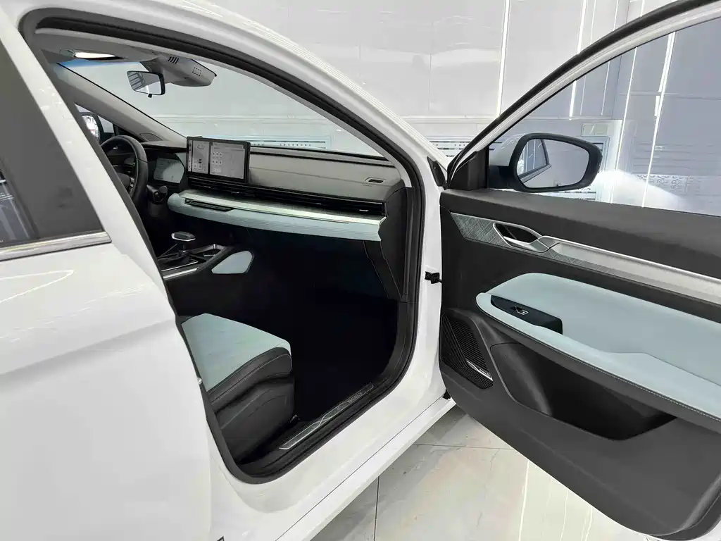 Geely Emgrand L 2022 — фото 17