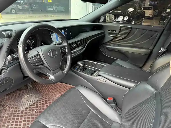 Lexus LS 2020