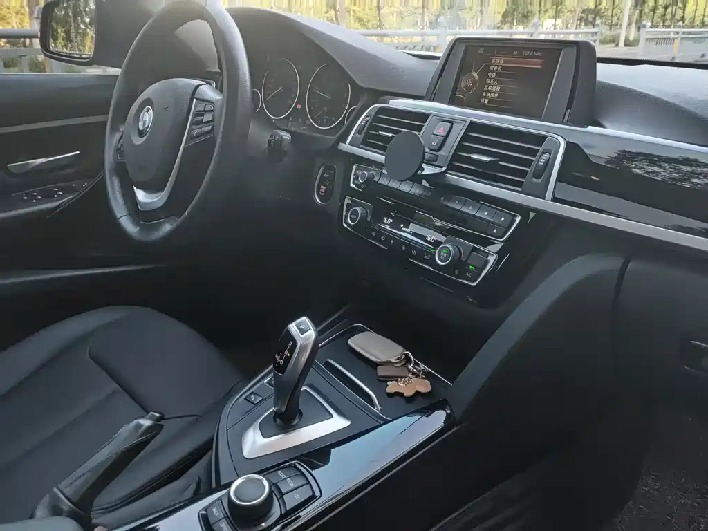 BMW 3 Series 2017 — фото 6