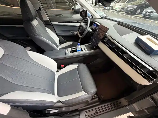 Geely Boyue L 2025