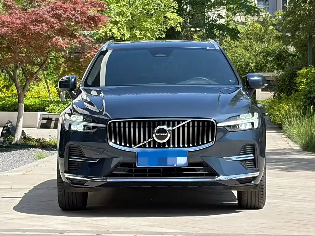 Volvo XC60 2022 — фото 2