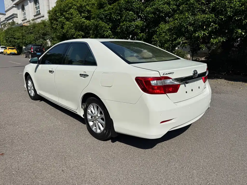 Toyota Camry 2012 — фото 9