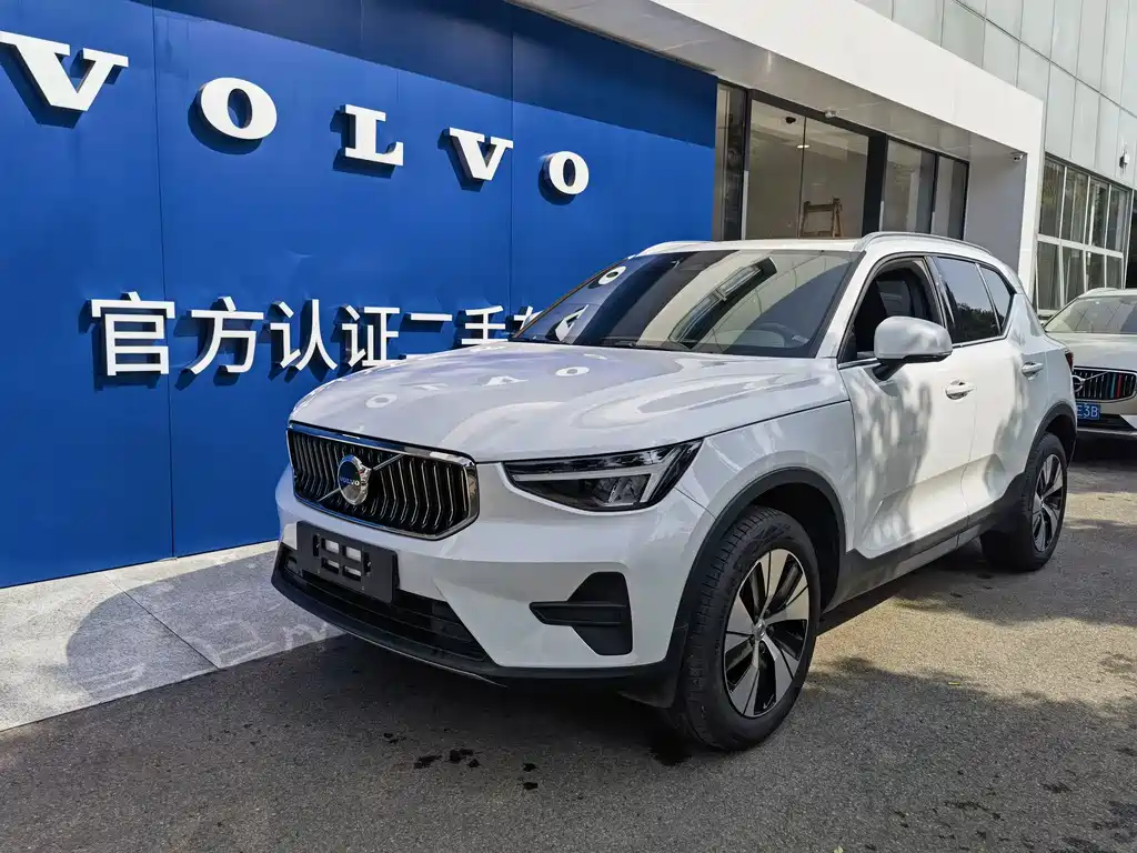 Volvo XC40 2024 — фото 1