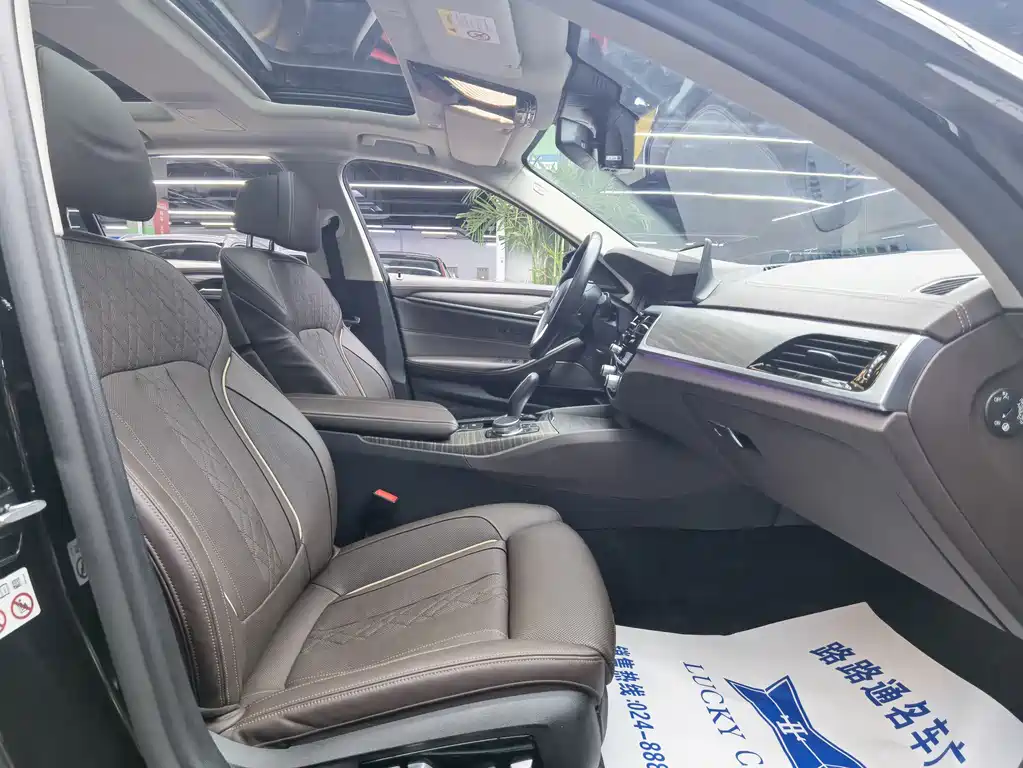 BMW 5 Series New Energy 2020 — фото 8